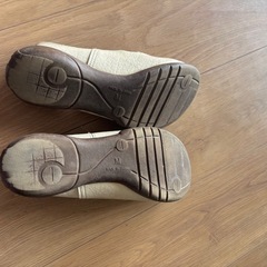 Re:getA レディースシューズ　白　ベージュ　外反母趾でもokokの画像