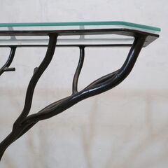 Atelier Junko(アトリエジュンコ)のコンソール ブランチアーム ガラストップ付。木の枝のような自然の造形美を模したアイアンフレームと透明なガラス天板が魅力のホールテーブル。の画像