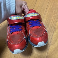 赤　スニーカー　18センチの画像