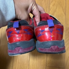 赤　スニーカー　18センチの画像
