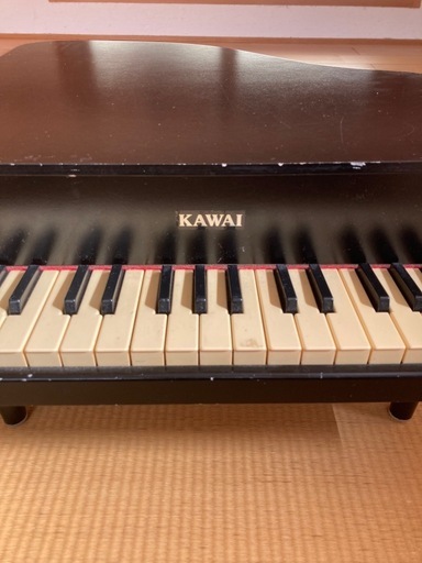 カワイ（KAWAI）のミニグランドピアノ「KAWAI グランドピアノ ブラック 1141