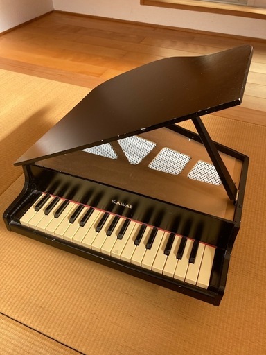 カワイ（KAWAI）のミニグランドピアノ「KAWAI グランドピアノ ブラック 1141