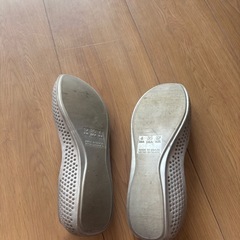 シンプル　ラメ　シルバー　穴あき　ぱんぷパンプスの画像