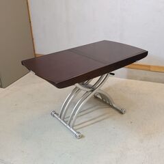 イタリアの家具ブランド”OZZIO ITALIA(オッジオイタリア)”のSVILUPPINO(ズヴィルッピーノ)エクステンションテーブルです。昇降と伸長機能がついたモダンなリビングダイニングテーブル！の画像