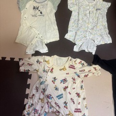 赤ちゃん用服 +アルク木製ローチェアの画像