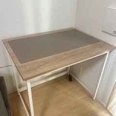 デスクテーブルとチェア(相談中)の画像
