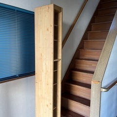 木の収納棚の画像