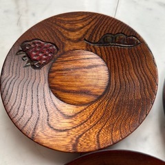 木製彫刻付き茶托5枚セットの画像
