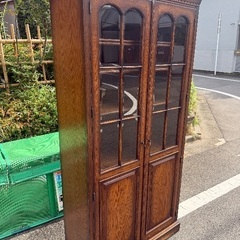 アンティーク本棚の画像