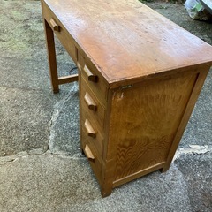 小ぶりな机の画像