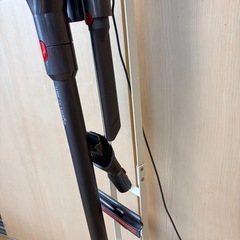 Dyson V7 Slim コードレス掃除機 スタンド付きの画像