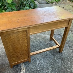 小ぶりな机の画像