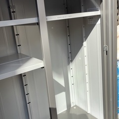 ヨドコウ物置　鍵有り付属品有り　180×65×150　ヨド物置の画像