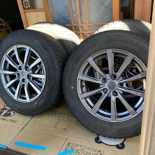 美品　30系50系
プリウス　195/65R/15　スタッドレスタイヤ　アルミ付き