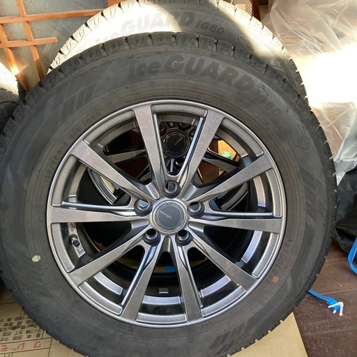 美品　30系50系
プリウス　195/65R/15　スタッドレスタイヤ　アルミ付き