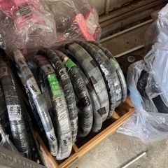 自転車タイヤ椅子カゴの画像