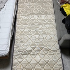 セミシングルのマットレスの画像