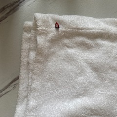 ガラス雑貨と今治枕カバーの画像