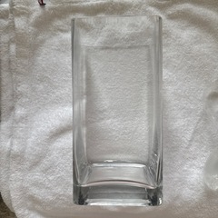 ガラス雑貨と今治枕カバーの画像