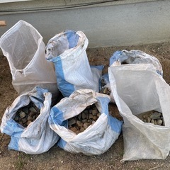 庭石　砂利の画像