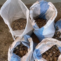 庭石　砂利の画像