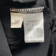 襟付き黒色ブラウス(ホームクリーニング済み)の画像