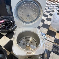 【リサイクルサービス八光】2022年製　ハイアール　炊飯器 ホワイト JJ-M32A-W [3合 /マイコン]の画像