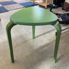 A2510-415 IKEA KYRRE スツール 3本脚 曲げ脚 三角形 グリーン キズ汚れ有りの画像