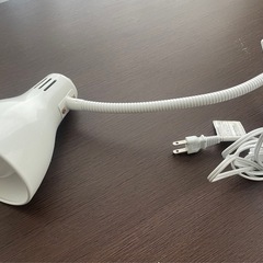 無料美品！シンプルデスク&クリップライトの画像