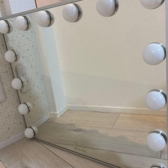 女優ミラー/卓上/LEDライト付き化粧鏡 /大きめホワイトの画像