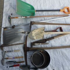 園芸用　道具　一式　スコップ、クワ、つるはし、鎌、つちふるい、などの画像