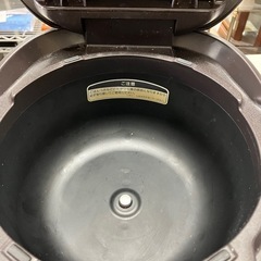 I 2510-700 タイガー 圧力IH炊飯ジャー JPK-B100 5.5合炊き 2019年製 通電確認済み キズ 汚れありの画像