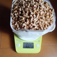 ホワイトペレット1kg / 3kg　猫砂、ストーブ、燃料、マルチング等の画像