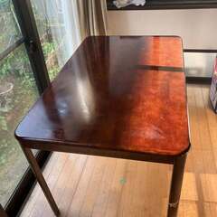 ダイニングテーブルの画像