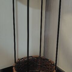 【ジャンク品】☆傘立て☆　アイアン　ラタンの画像