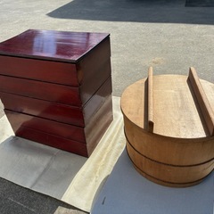 レトロな重箱、お櫃の画像