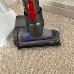 お譲り先決定【ジャンク】ダイソンv12 本体破損ありの画像