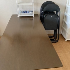 テーブル＋折りたたみ椅子4脚セットの画像