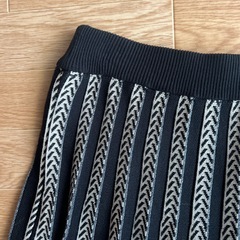 着用1回のみ ニットロングプリーツスカートの画像