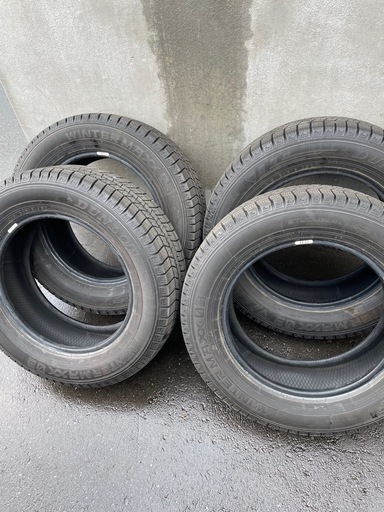 215/60R16 スタッドレスタイヤ　ダンロップウィンターマックス03