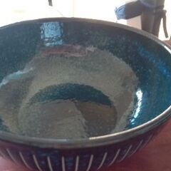 蓋付きが便利！紺色の和風皿の画像