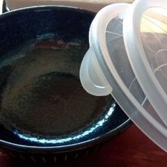 蓋付きが便利！紺色の和風皿の画像