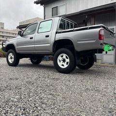 ハイラックス　ピックアップトラック　低走行　ランドクルーザーの画像