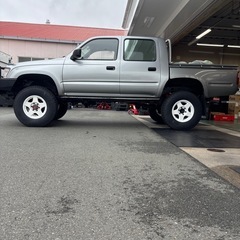 ハイラックス　ピックアップトラック　低走行　ランドクルーザーの画像