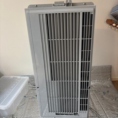 窓取り付けエアコンの画像