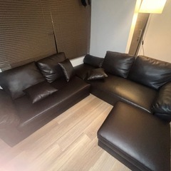 ブラウン×ブラックの高級感ソファ 4〜6人掛けの画像