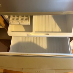 【11/15.16引取り限定】冷蔵庫2006年製の画像