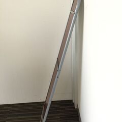 ○ ミラー 鏡 立て掛け鏡 シルバー 縦長 インテリア 縦111×幅22㎝ 中古品(NF251029)Zi-2310の画像