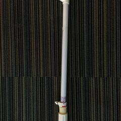 ○突っ張り棒 洗濯干し ハンガー掛け 長さ122-77㎝  生活雑貨 衣類収納 中古品(NF251029)Zi-2309の画像