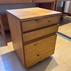 アイルダー材　学習机の画像